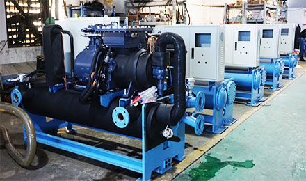 螺桿式冷水機中壓縮機出現(xiàn)震動、噪音大是由什么造成？